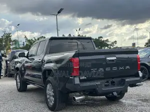 Toyota Tacoma Limited Double Cab 4WD 5.0 ft. SB 2025 Black