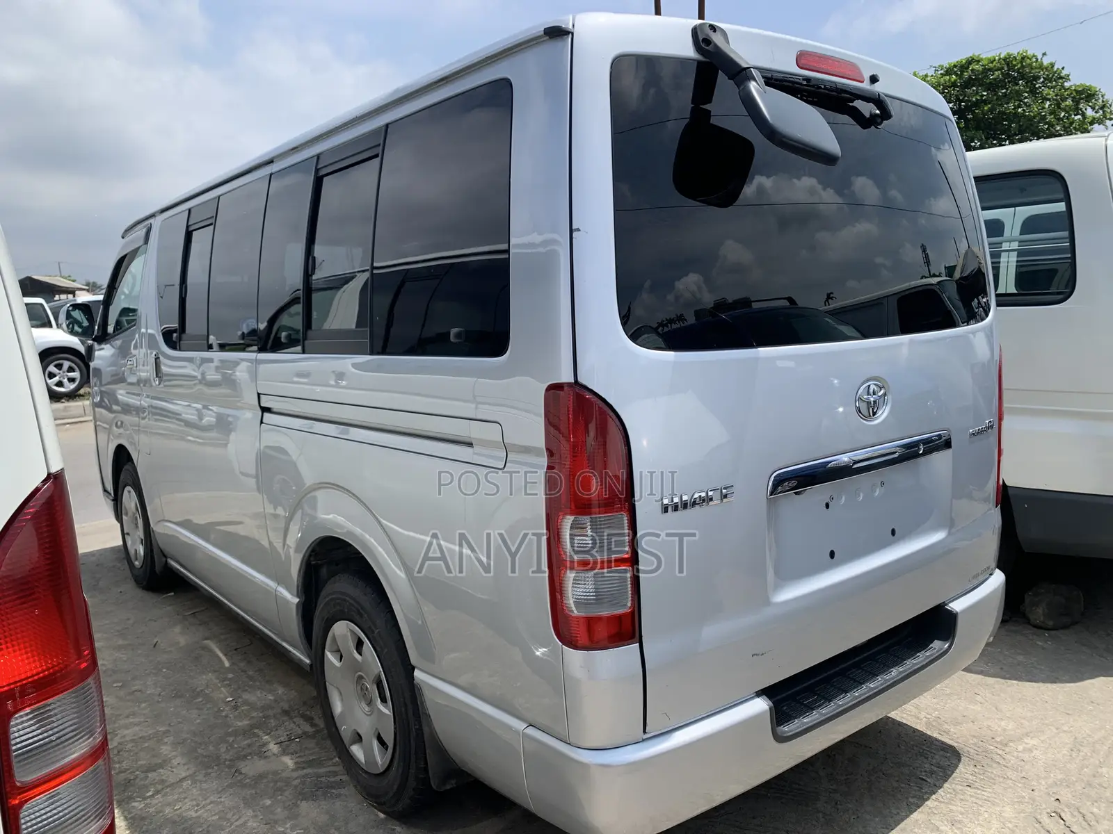 Toyota HiAce 2010 Silver