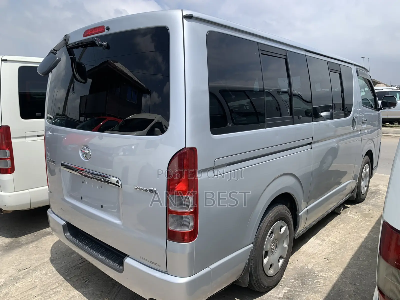 Toyota HiAce 2010 Silver