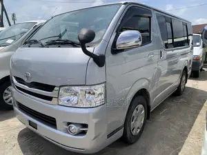 Toyota HiAce 2010 Silver