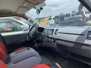 Toyota HiAce 2010 Silver