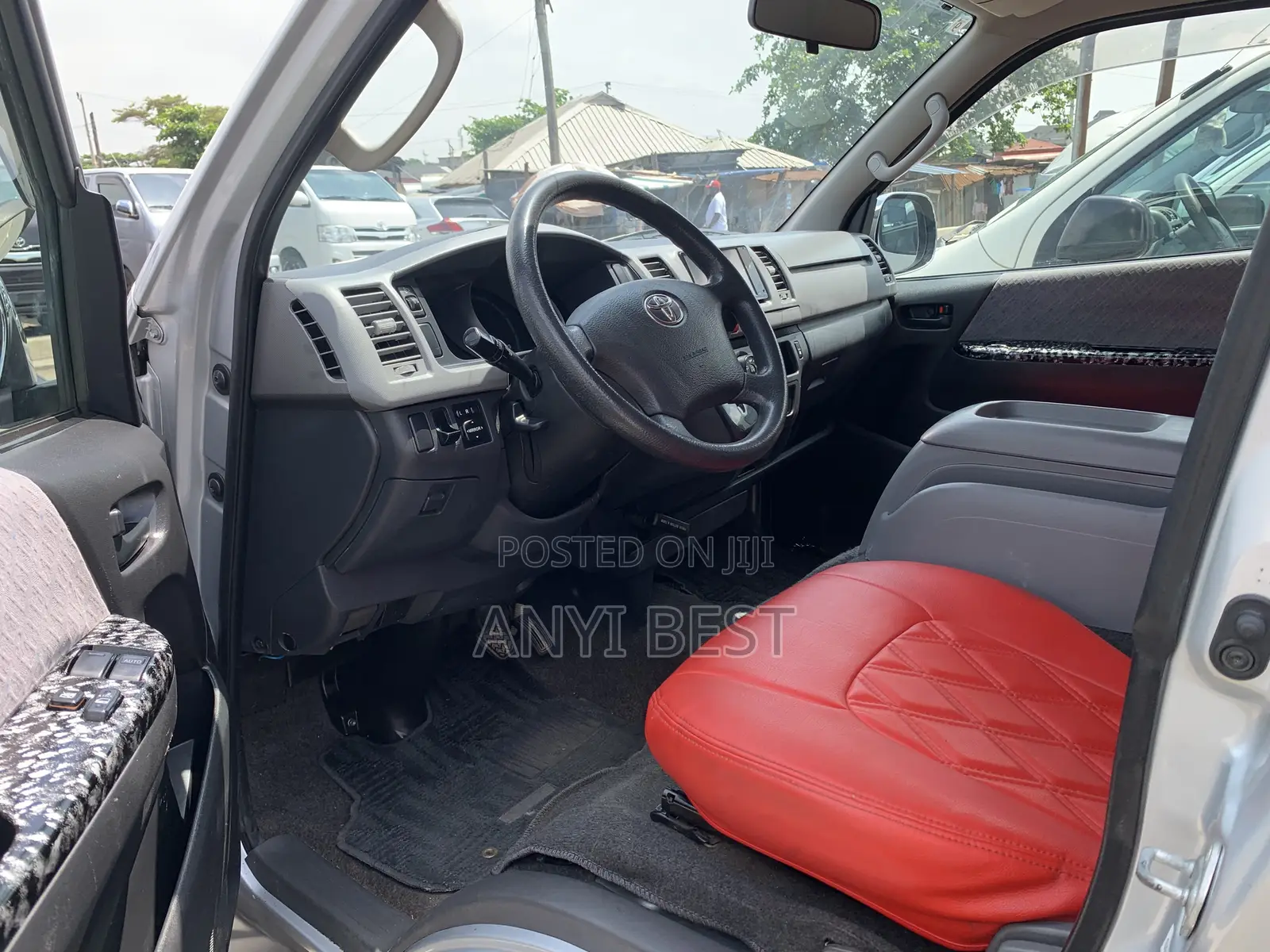 Toyota HiAce 2010 Silver