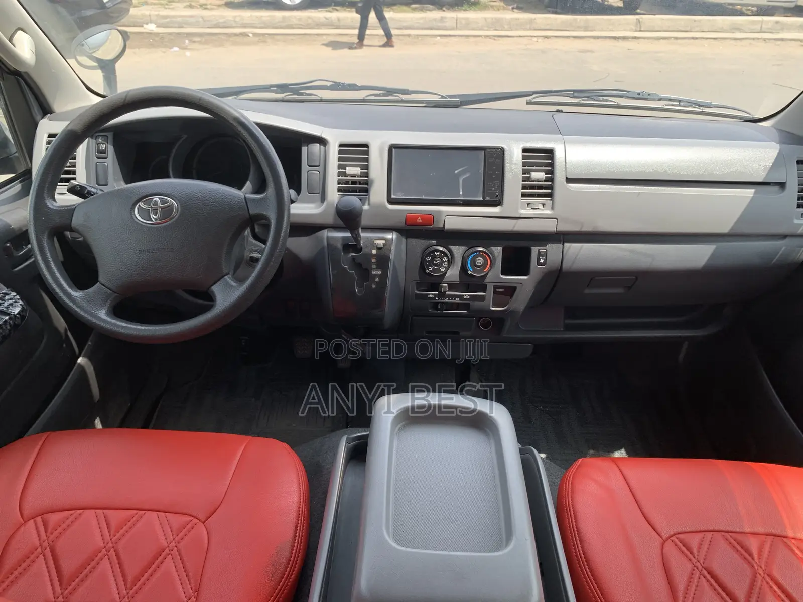 Toyota HiAce 2010 Silver