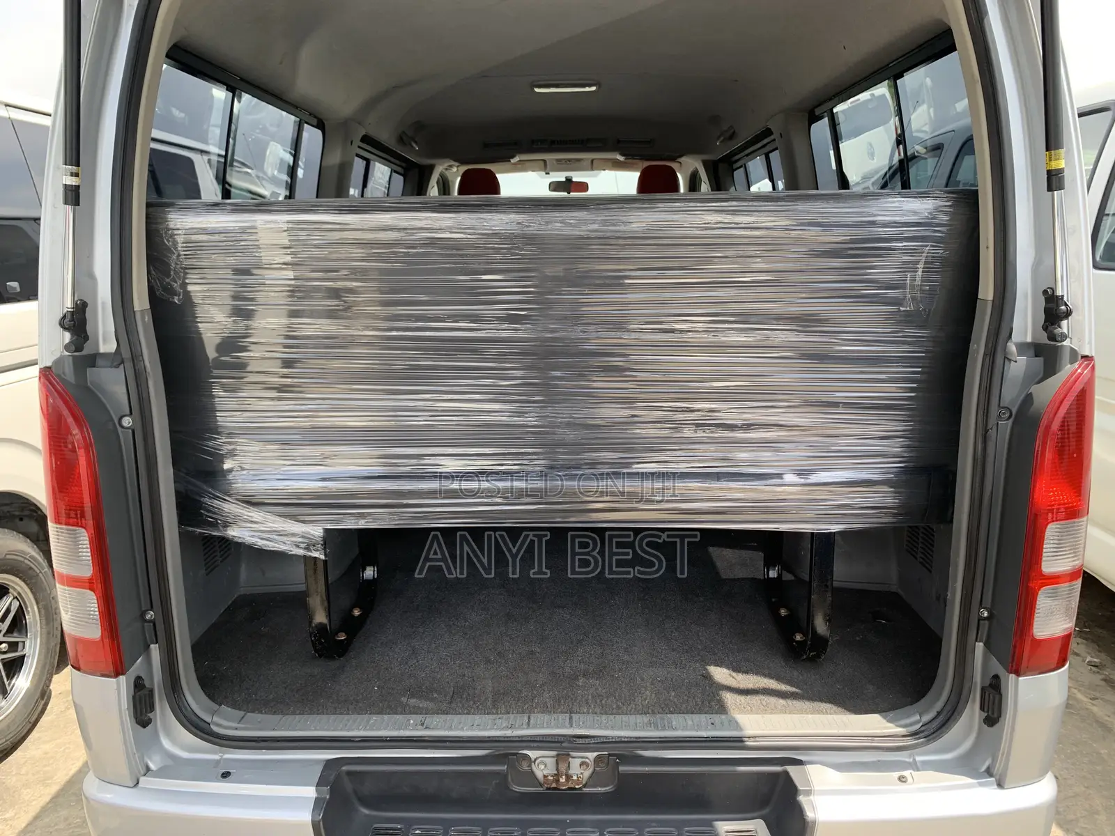 Toyota HiAce 2010 Silver