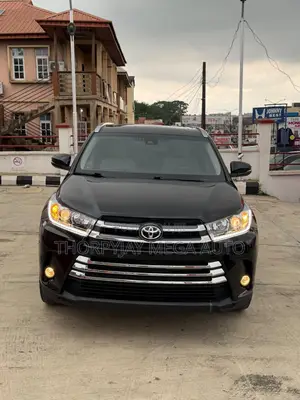 Toyota Highlander XLE 4x4 V6 (3.5L 6cyl 8A) 2018 Black