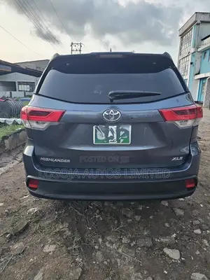 Toyota Highlander LE Plus 4dr SUV AWD (3.5L 6cyl 6A) 2015 Blue