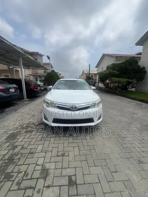 Toyota Camry SE 4dr Sedan (2.5L 4cyl 6A) 2014 White