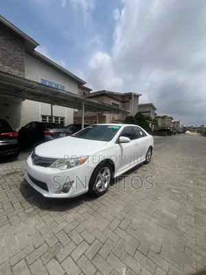 Toyota Camry SE 4dr Sedan (2.5L 4cyl 6A) 2014 White