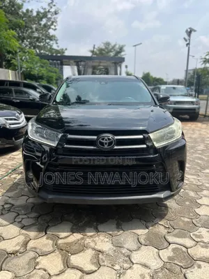 Toyota Highlander SE 4x4 V6 (3.5L 6cyl 8A) 2018 Black