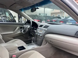 Toyota Camry LE 4dr Sedan (2.4L 4cyl 5A) 2009 White