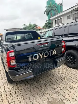 New Toyota Hilux 2026 Black