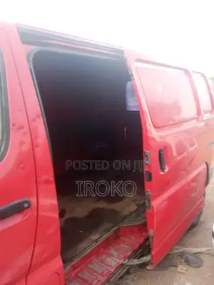 Toyota HiAce 1999 Red