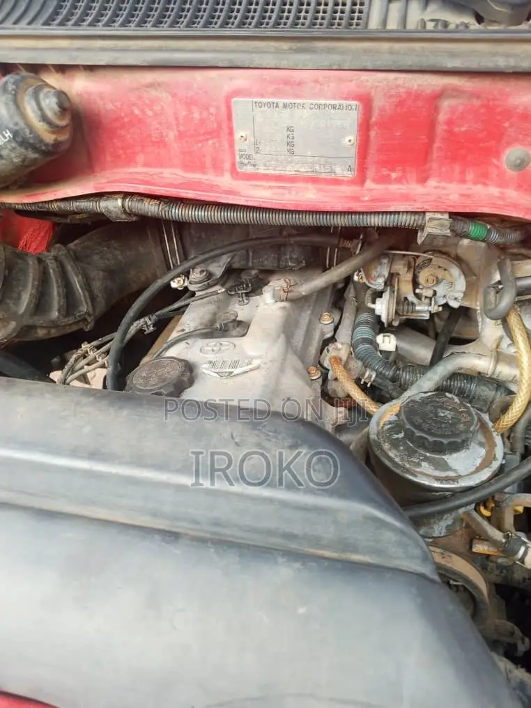 Toyota HiAce 1999 Red