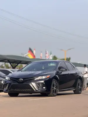 Toyota Camry SE FWD (2.5L 4cyl 8AM) 2018 Black