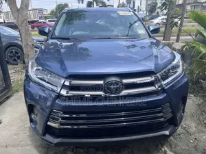 Toyota Highlander XLE 2019 Blue