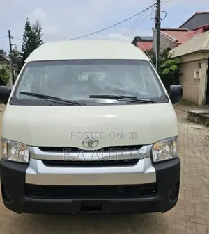 Toyota HiAce 2015 White