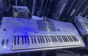 UK Used Yamaha PSR-1500 / PSR-3000 Arranger Workstation Keyboard