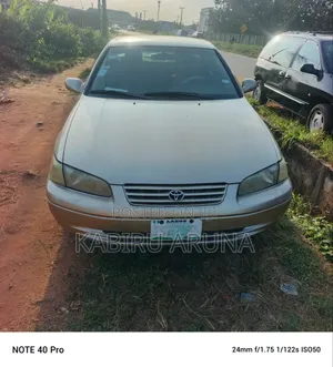 Toyota Camry Automatic 1999 Gold