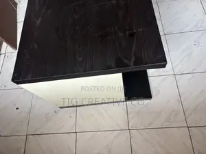 Modern Dual-Tone Coffee Table / Center Table