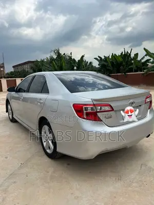 Toyota Camry SE 4dr Sedan (2.5L 4cyl 6A) 2013 Silver