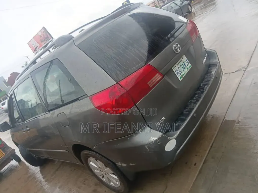 Toyota Sienna CE 2005 Gray