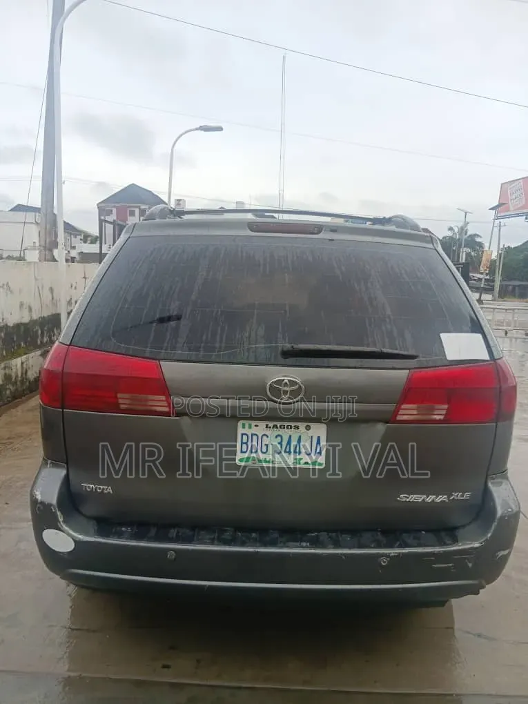 Toyota Sienna CE 2005 Gray