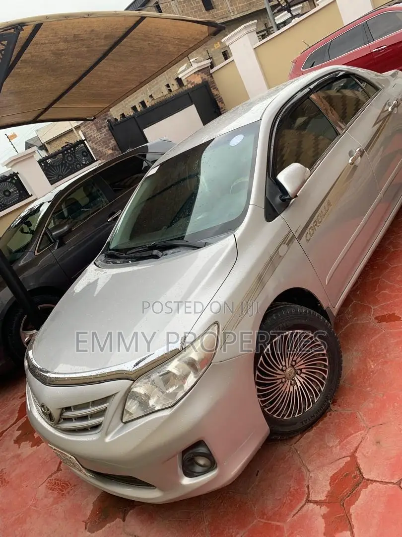 Toyota Corolla 2012 Silver