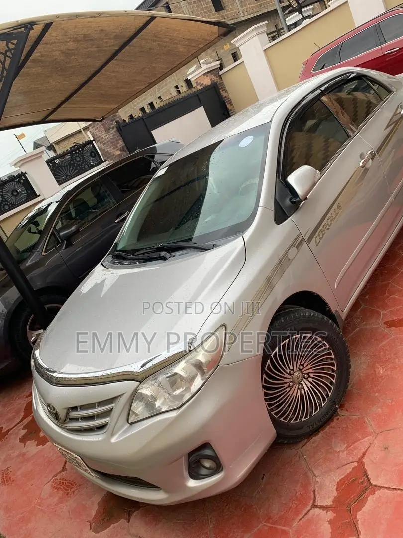 Toyota Corolla 2012 Silver