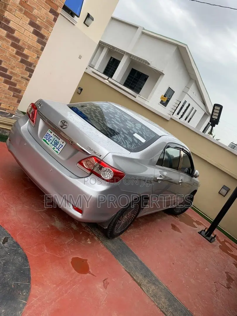 Toyota Corolla 2012 Silver