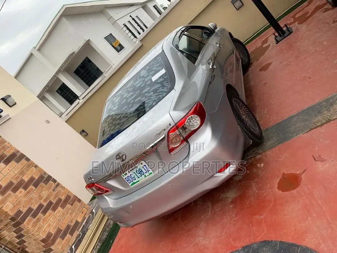 Toyota Corolla 2012 Silver