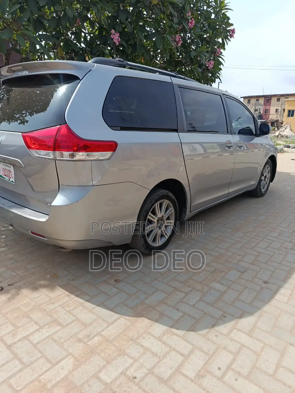 Toyota Sienna 2011 Silver