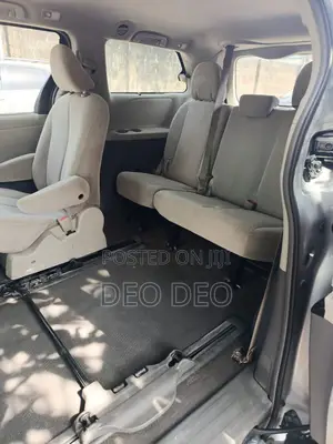 Toyota Sienna 2011 Silver