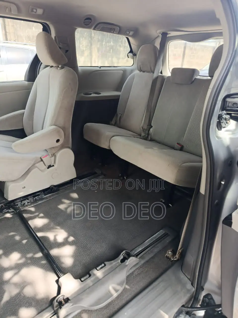 Toyota Sienna 2011 Silver
