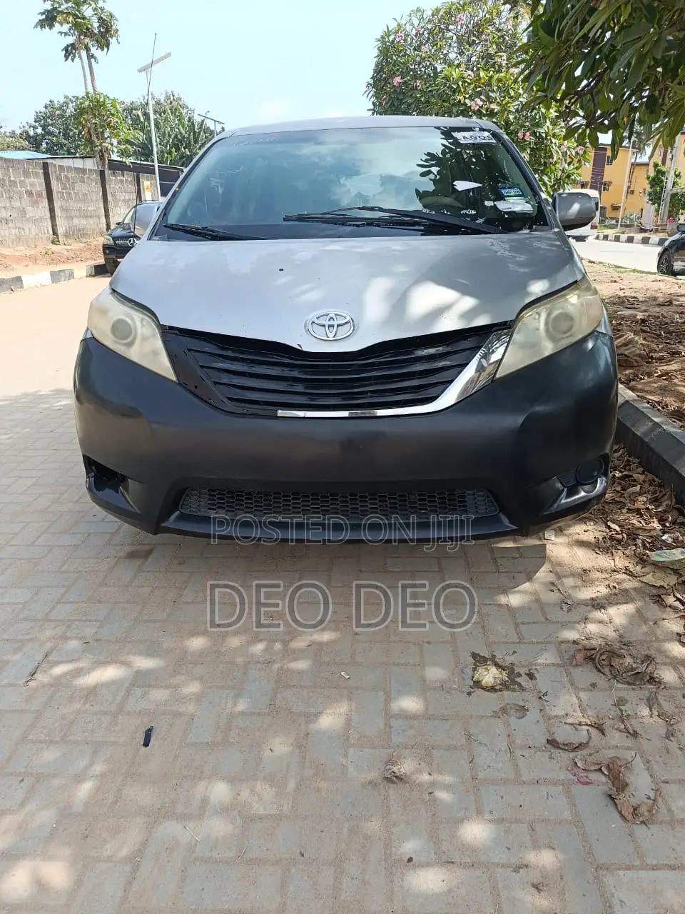 Toyota Sienna 2011 Silver
