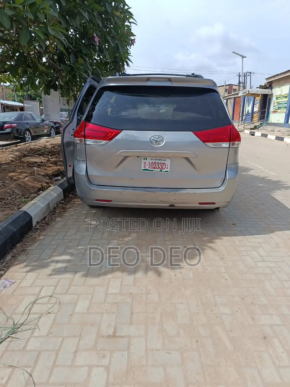 Toyota Sienna 2011 Silver