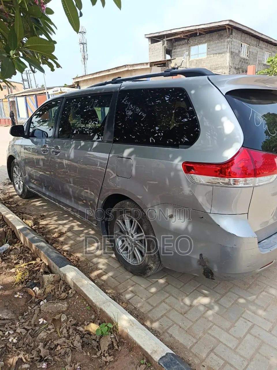 Toyota Sienna 2011 Silver