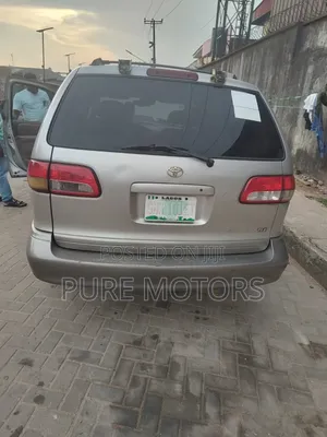 Toyota Sienna 2002