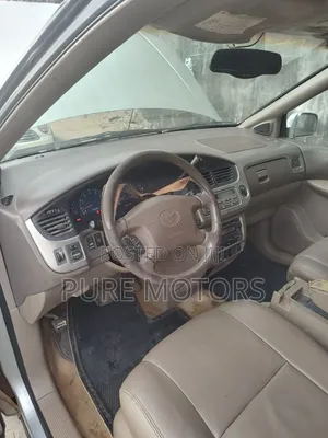 Toyota Sienna 2002