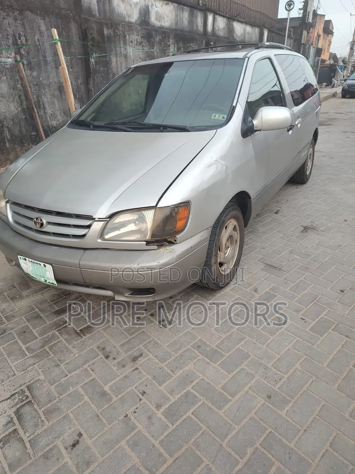 Toyota Sienna 2002