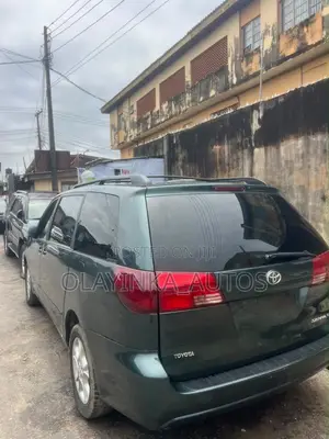 Toyota Sienna 2005 Black