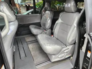 Toyota Sienna XLE 7 Passenger (3.5L 6cyl 6A) 2016 Black