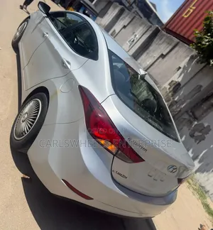 Hyundai Elantra Limited Sedan FWD (2.0L 4cyl 6A) 2017 Gray