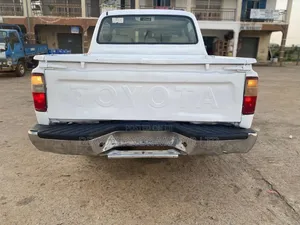 Toyota Hilux 2001 White