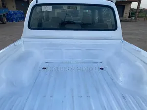 Toyota Hilux 2001 White