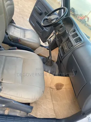 Toyota Hilux 2001 White