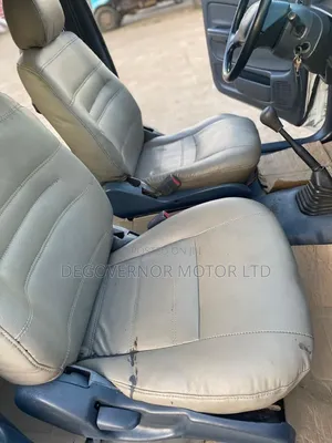 Toyota Hilux 2001 White