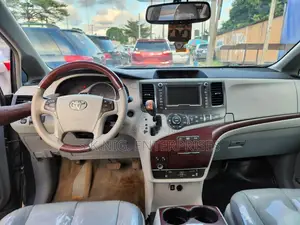 Toyota Sienna XLE 7 Passenger 2012 Silver
