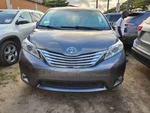 Toyota Sienna XLE 7 Passenger 2012 Silver