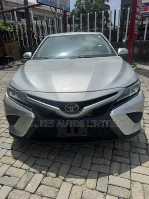 Toyota Camry SE FWD (2.5L 4cyl 8AM) 2018 Silver