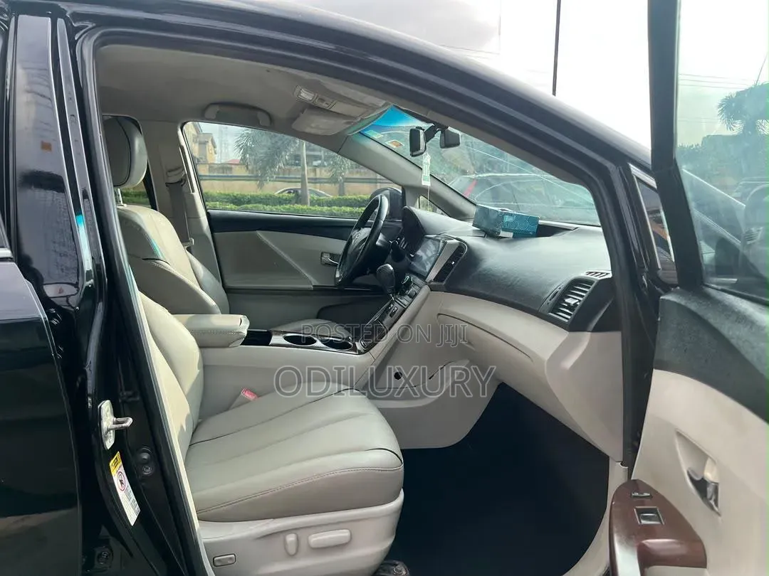 Toyota Venza XLE 2012 Black